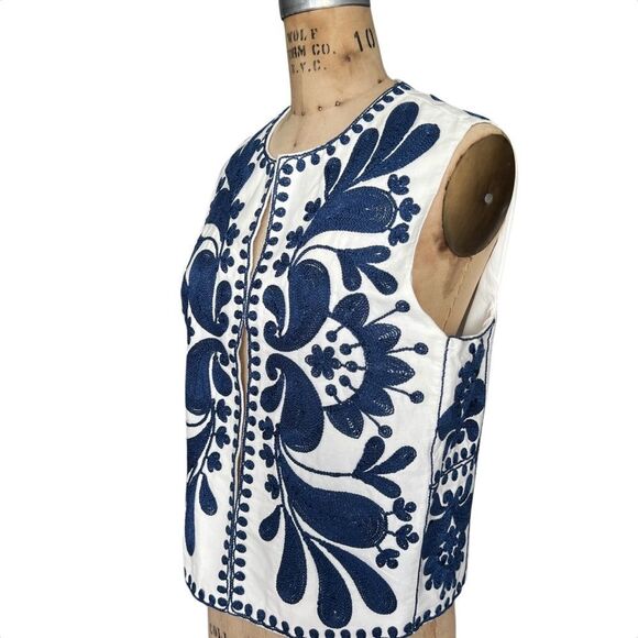 Zara  White Vest with Navy Blue Embroidery Size M - Picture 3 of 5